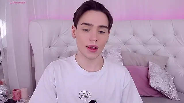 Snapshot of RobbyCharming chatting on January 12, 2025, 7:42 pm RobbyCharming online show from January 12, 2025, 7:42 pm