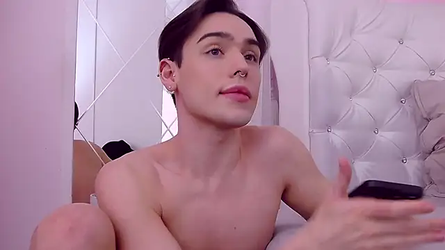 Snapshot of RobbyCharming chatting on January 17, 2025, 10:56 pm RobbyCharming online show from January 17, 2025, 10:56 pm