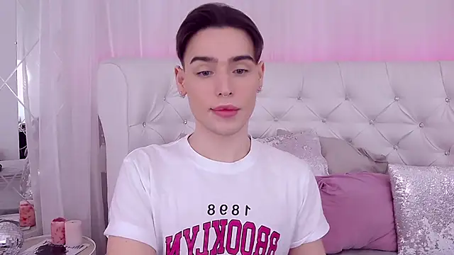 Snapshot of RobbyCharming chatting on January 19, 2025, 7:47 pm RobbyCharming online show from January 19, 2025, 7:47 pm