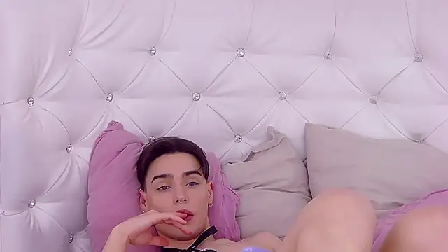 Snapshot of RobbyCharming chatting on January 20, 2025, 1:50 am RobbyCharming online show from January 20, 2025, 1:50 am