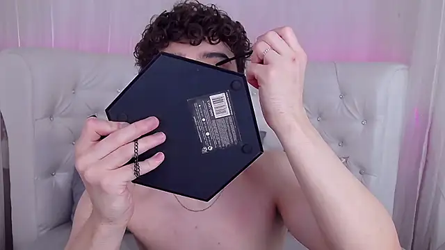 Snapshot of RobbyCharming chatting on November 30, 2025, 3:54 am RobbyCharming online show from November 30, 2025, 3:54 am