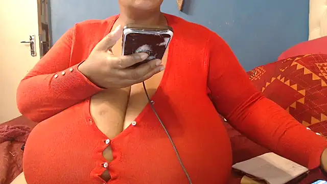 Snapshot of CUTEFIRMMELONSS chatting on February 22, 2025, 5:44 am CUTEFIRMMELONSS online show from February 22, 2025, 5:44 am