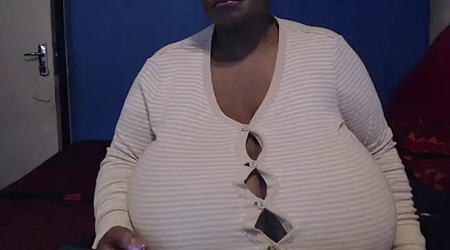 Snapshot of CUTEFIRMMELONSS chatting on March 8, 2025, 5:28 am CUTEFIRMMELONSS online show from March 8, 2025, 5:28 am