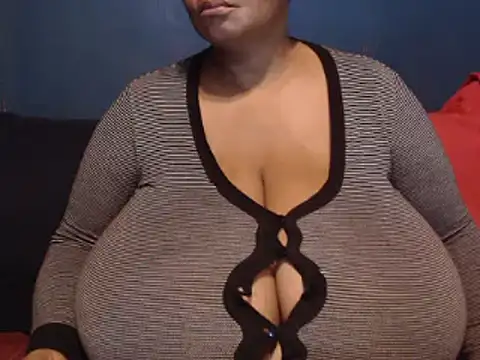 Snapshot of CUTEFIRMMELONSS chatting on March 13, 2025, 3:33 am CUTEFIRMMELONSS online show from March 13, 2025, 3:33 am