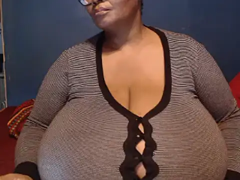 Snapshot of CUTEFIRMMELONSS chatting on March 13, 2025, 8:22 pm CUTEFIRMMELONSS online show from March 13, 2025, 8:22 pm