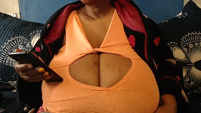 Snapshot of CUTEFIRMMELONSS chatting on September 17, 2025, 8:16 am CUTEFIRMMELONSS online show from September 17, 2025, 8:16 am