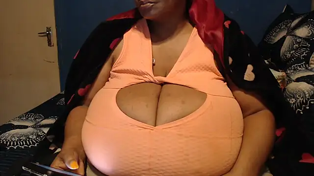 Snapshot of CUTEFIRMMELONSS chatting on September 17, 2025, 8:32 pm CUTEFIRMMELONSS online show from September 17, 2025, 8:32 pm