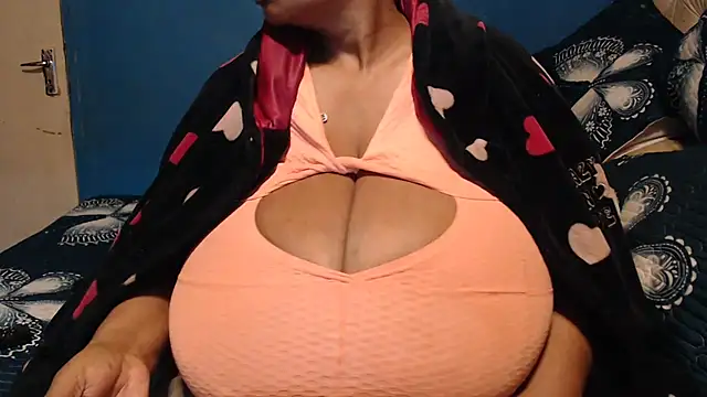 Snapshot of CUTEFIRMMELONSS chatting on September 18, 2025, 9:17 pm CUTEFIRMMELONSS online show from September 18, 2025, 9:17 pm