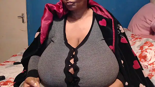 Snapshot of CUTEFIRMMELONSS chatting on September 29, 2025, 10:14 pm CUTEFIRMMELONSS online show from September 29, 2025, 10:14 pm