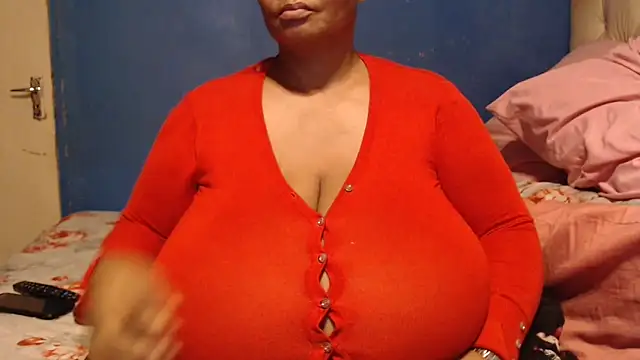 Snapshot of CUTEFIRMMELONSS chatting on October 2, 2025, 9:55 pm CUTEFIRMMELONSS online show from October 2, 2025, 9:55 pm