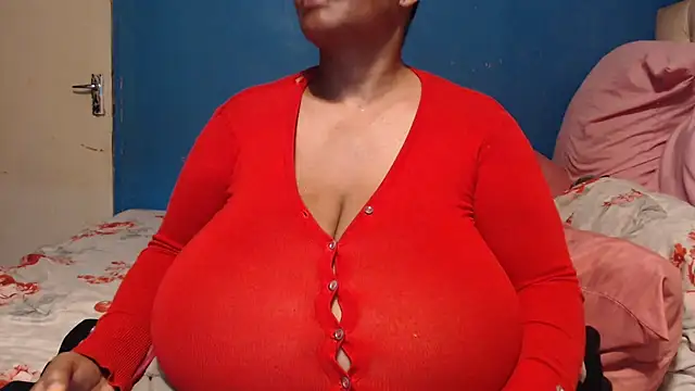 Snapshot of CUTEFIRMMELONSS chatting on October 4, 2025, 8:29 pm CUTEFIRMMELONSS online show from October 4, 2025, 8:29 pm