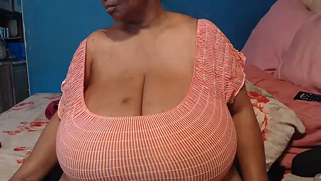 Snapshot of CUTEFIRMMELONSS chatting on October 10, 2025, 12:48 pm CUTEFIRMMELONSS online show from October 10, 2025, 12:48 pm