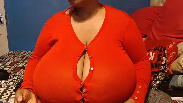 Snapshot of CUTEFIRMMELONSS chatting on November 16, 2025, 4:12 pm CUTEFIRMMELONSS online show from November 16, 2025, 4:12 pm