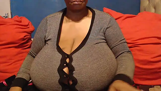 CUTEFIRMMELONSS online show from December 19, 2025, 3:35 am