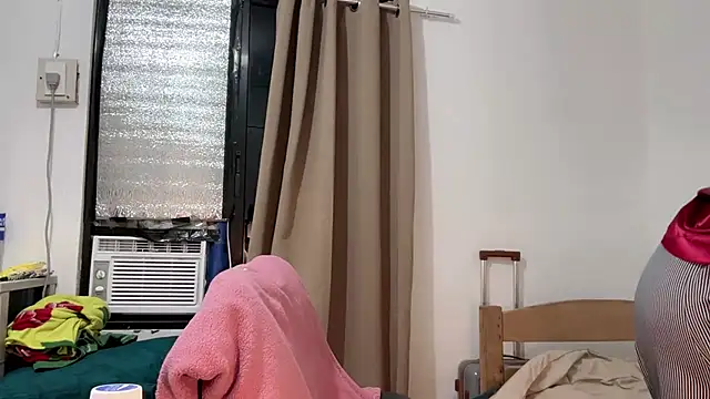 ehotlovea  online show from March 4, 2026, 9:48 am