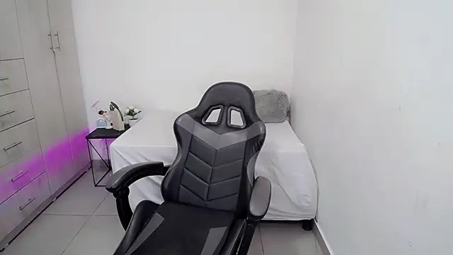 Snapshot of Youlittlepervertt_ chatting on January 7, 2026, 3:53 am Youlittlepervertt online show from January 7, 2026, 3:53 am