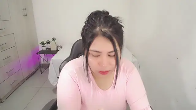 Snapshot of Youlittlepervertt_ chatting on February 5, 2026, 2:38 am Youlittlepervertt online show from February 5, 2026, 2:38 am