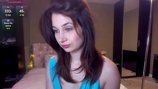 Snapshot of Carina_E chatting on February 9, 2026, 10:08 am Carina E online show from February 9, 2026, 10:08 am