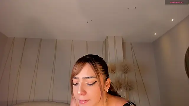 Snapshot of MariamRivera_ chatting on January 30, 2025, 3:44 am MariamRivera  online show from January 30, 2025, 3:44 am