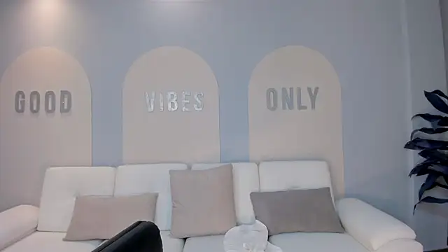 Snapshot of MariamRivera_ chatting on March 1, 2025, 10:34 am MariamRivera  online show from March 1, 2025, 10:34 am