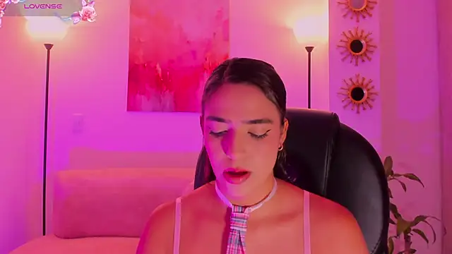 Snapshot of MariamRivera_ chatting on September 26, 2025, 11:31 pm MariamRivera  online show from September 26, 2025, 11:31 pm