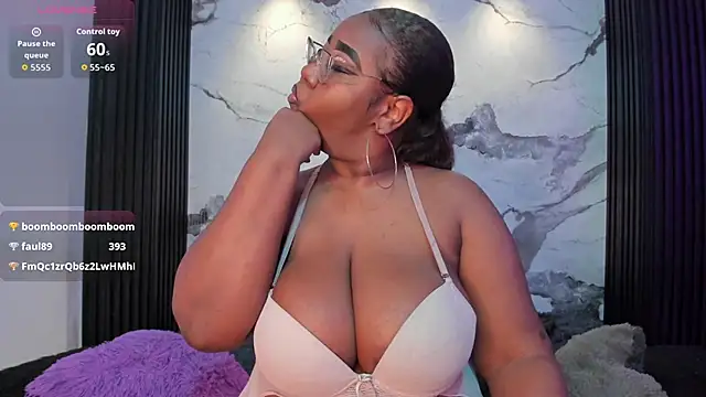 Darnellqueen online show from May 1, 2026, 6:01 pm