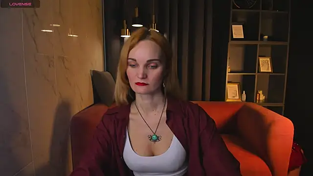 Snapshot of SaraSubtlety chatting on December 17, 2025, 1:28 pm SaraSubtlety online show from December 17, 2025, 1:28 pm