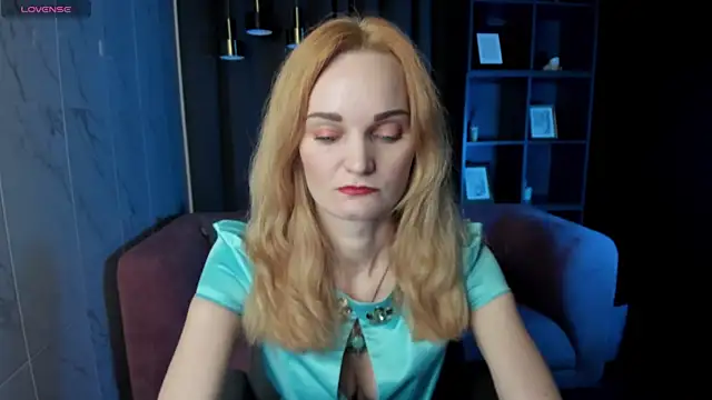 Snapshot of SaraSubtlety chatting on December 21, 2025, 1:40 pm SaraSubtlety online show from December 21, 2025, 1:40 pm