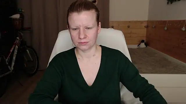 Snapshot of Exponent_5 chatting on December 3, 2024, 12:02 am Exponent 5 online show from December 3, 2024, 12:02 am