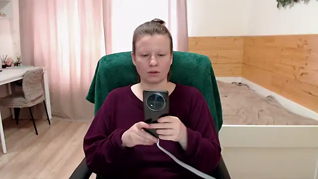 Snapshot of Exponent_5 chatting on April 7, 2026, 1:00 pm Exponent 5 online show from April 7, 2026, 1:00 pm