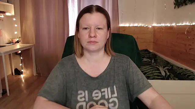 Snapshot of Exponent_5 chatting on May 9, 2026, 5:51 pm Exponent 5 online show from May 9, 2026, 5:51 pm
