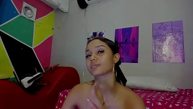 MarianaManzur online show from February 22, 2025, 1:46 pm