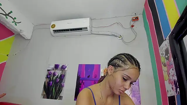 MarianaManzur online show from March 10, 2025, 1:32 pm