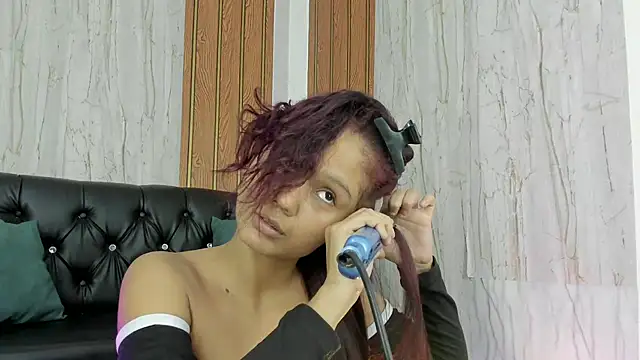 MarianaManzur online show from November 13, 2025, 7:46 pm