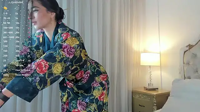 Snapshot of Valentina_Ross_ chatting on January 14, 2025, 1:06 pm Valentina Ross online show from January 14, 2025, 1:06 pm