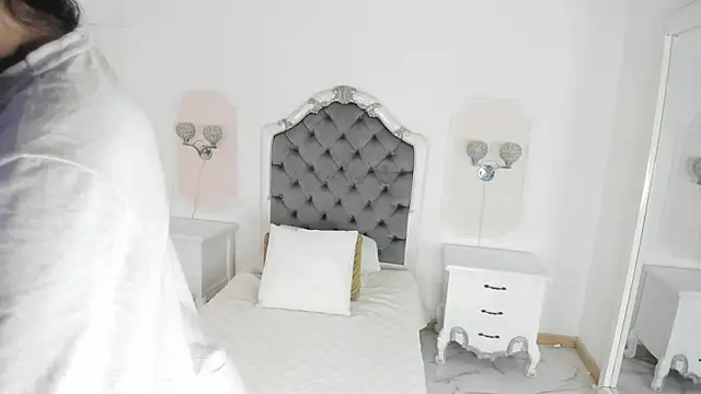 Snapshot of Valentina_Ross_ chatting on March 14, 2026, 12:10 pm Valentina Ross online show from March 14, 2026, 12:10 pm