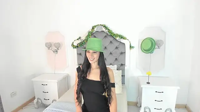 Snapshot of Valentina_Ross_ chatting on March 17, 2026, 12:19 pm Valentina Ross online show from March 17, 2026, 12:19 pm