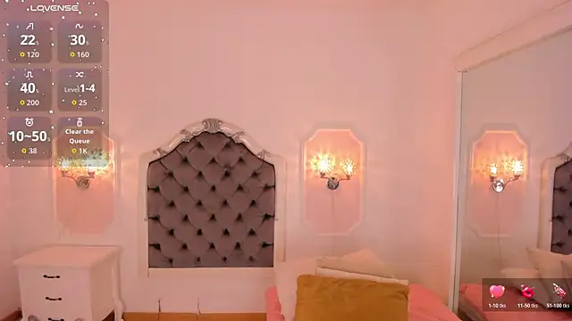 Snapshot of Valentina_Ross_ chatting on April 14, 2026, 11:05 am Valentina Ross online show from April 14, 2026, 11:05 am