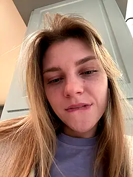 Snapshot of ValenciaShock chatting on November 12, 2025, 7:09 am ValenciaShock online show from November 12, 2025, 7:09 am