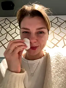 Snapshot of ValenciaShock chatting on November 15, 2025, 6:44 am ValenciaShock online show from November 15, 2025, 6:44 am