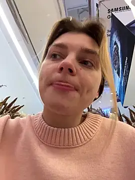 Snapshot of ValenciaShock chatting on December 18, 2025, 6:52 am ValenciaShock online show from December 18, 2025, 6:52 am