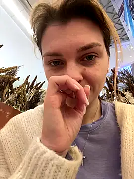 Snapshot of ValenciaShock chatting on December 19, 2025, 6:42 am ValenciaShock online show from December 19, 2025, 6:42 am