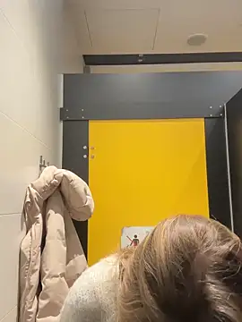 Snapshot of ValenciaShock chatting on February 1, 2026, 6:45 am ValenciaShock online show from February 1, 2026, 6:45 am