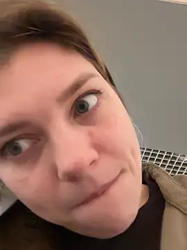 Snapshot of ValenciaShock chatting on February 6, 2026, 6:51 am ValenciaShock online show from February 6, 2026, 6:51 am