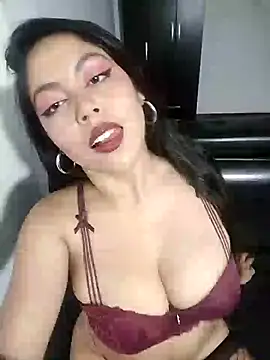 Snapshot of leah_passion chatting on December 23, 2024, 11:49 pm leah passion online show from December 23, 2024, 11:49 pm