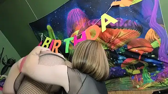 sluttypumpkin420 online show from September 9, 2025, 10:53 pm