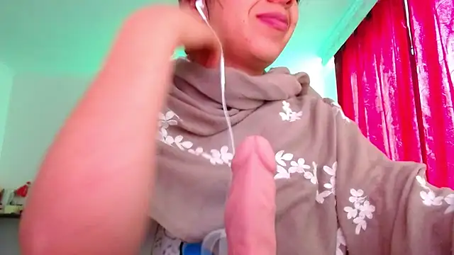 VALERY MEER online show from April 7, 2026, 12:16 pm