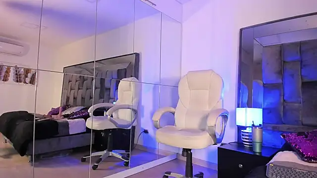 Snapshot of zinnia_mosley chatting on January 11, 2026, 11:37 am zinnia mosley online show from January 11, 2026, 11:37 am