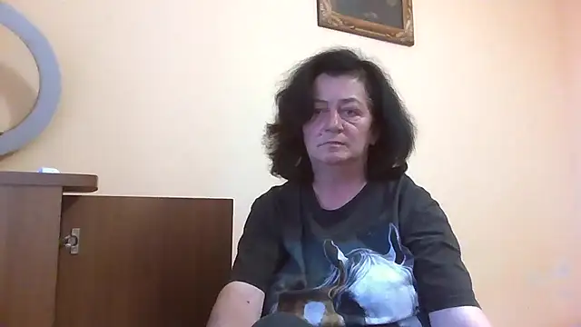 GypsiQueen2 online show from June 15, 2026, 6:21 pm