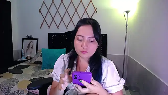 Snapshot of naughty_girl_4u chatting on September 19, 2025, 8:20 pm naughty girl 4u online show from September 19, 2025, 8:20 pm